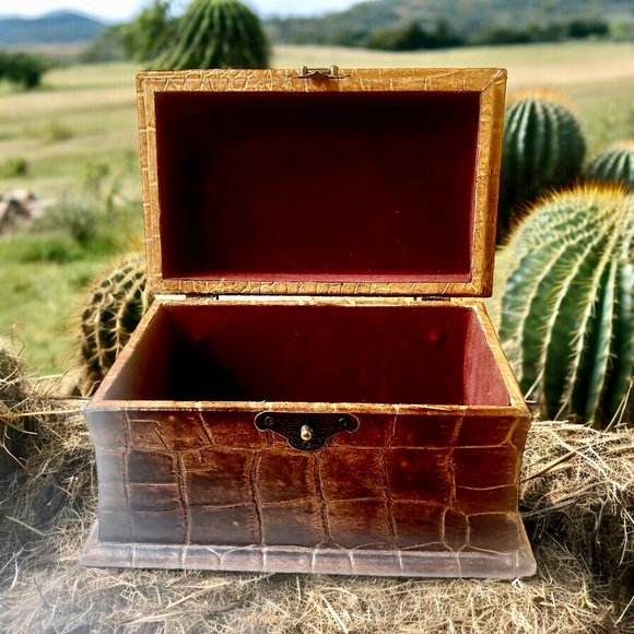 Vintage Hinged Wood Box Leather Overlay Felt Interior Metal Handle Trinket Jewel - Picture 3 of 10